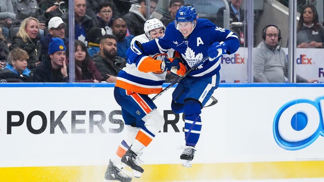 islanders-maple-leafs-mitch-marner-adam-pelech.jpg 