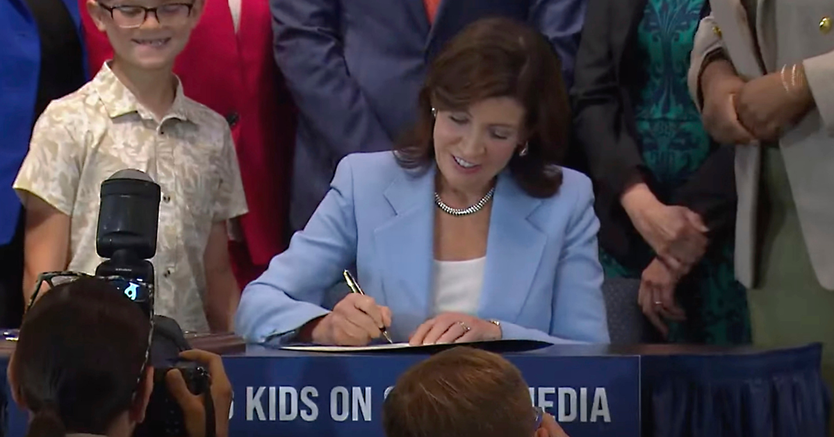 New laws to know for 2025 in New York, from minimum wage increase to