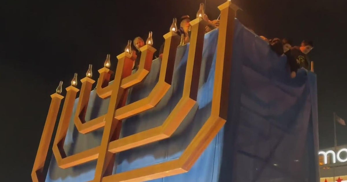 San Francisco Jewish community marks final night of Hanukkah in Union Square San Francisco Jewish community marks final night of Hanukkah in Union Square