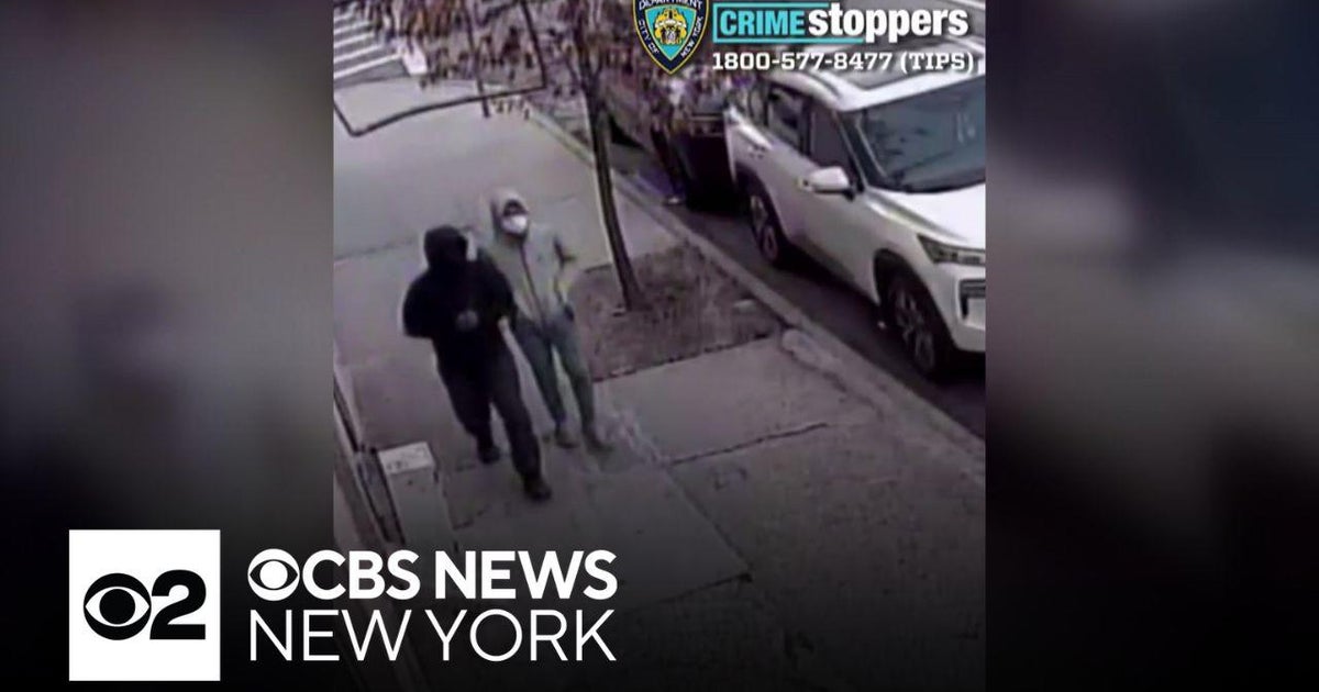 Video shows suspects wanted in Bronx shooting that injured 6 - CBS New York