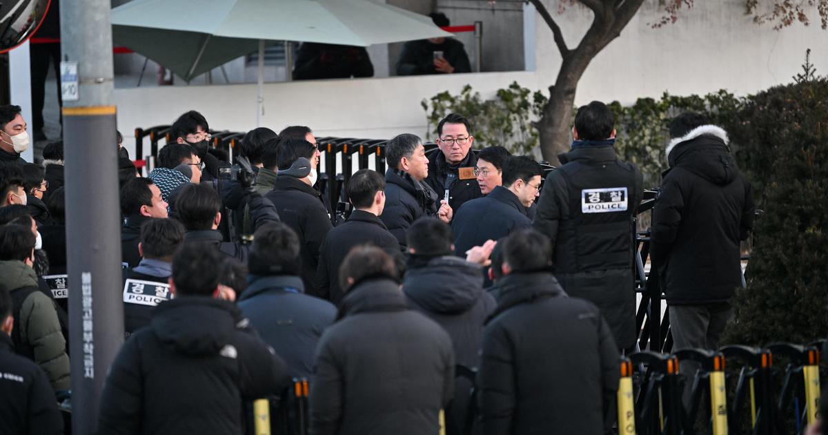 South Korean investigators abandon effort to detain impeached president after hours-long standoff