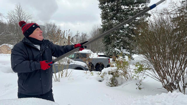 Major Snowstorm Pummels Minneapolis/St Paul Area 