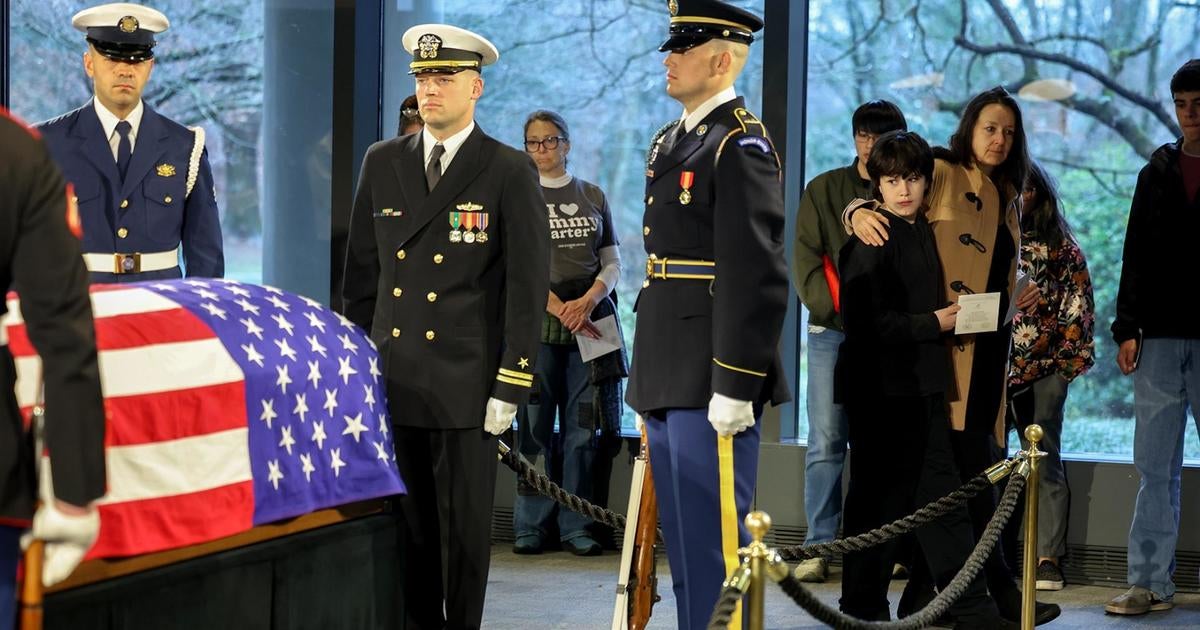 Public continues to pay respects to Jimmy Carter in Atlanta before former president lies in state