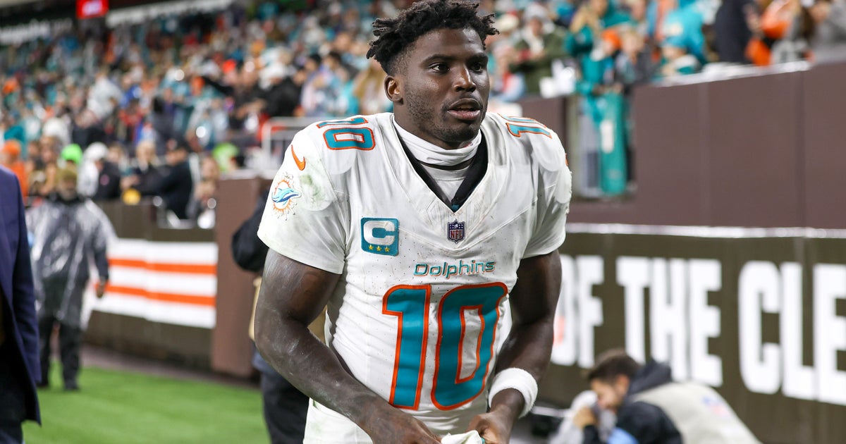 Dolphins’ Tyreek Hill says “I’m out,” hints at uncertain future with Miami after playoff elimination Dolphins’ Tyreek Hill says “I’m out,” hints at uncertain future with Miami after playoff elimination