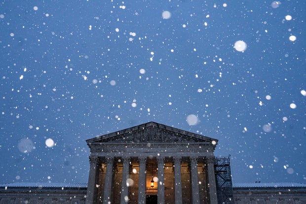 Washington snow closed federal offices and affected air, road travel
