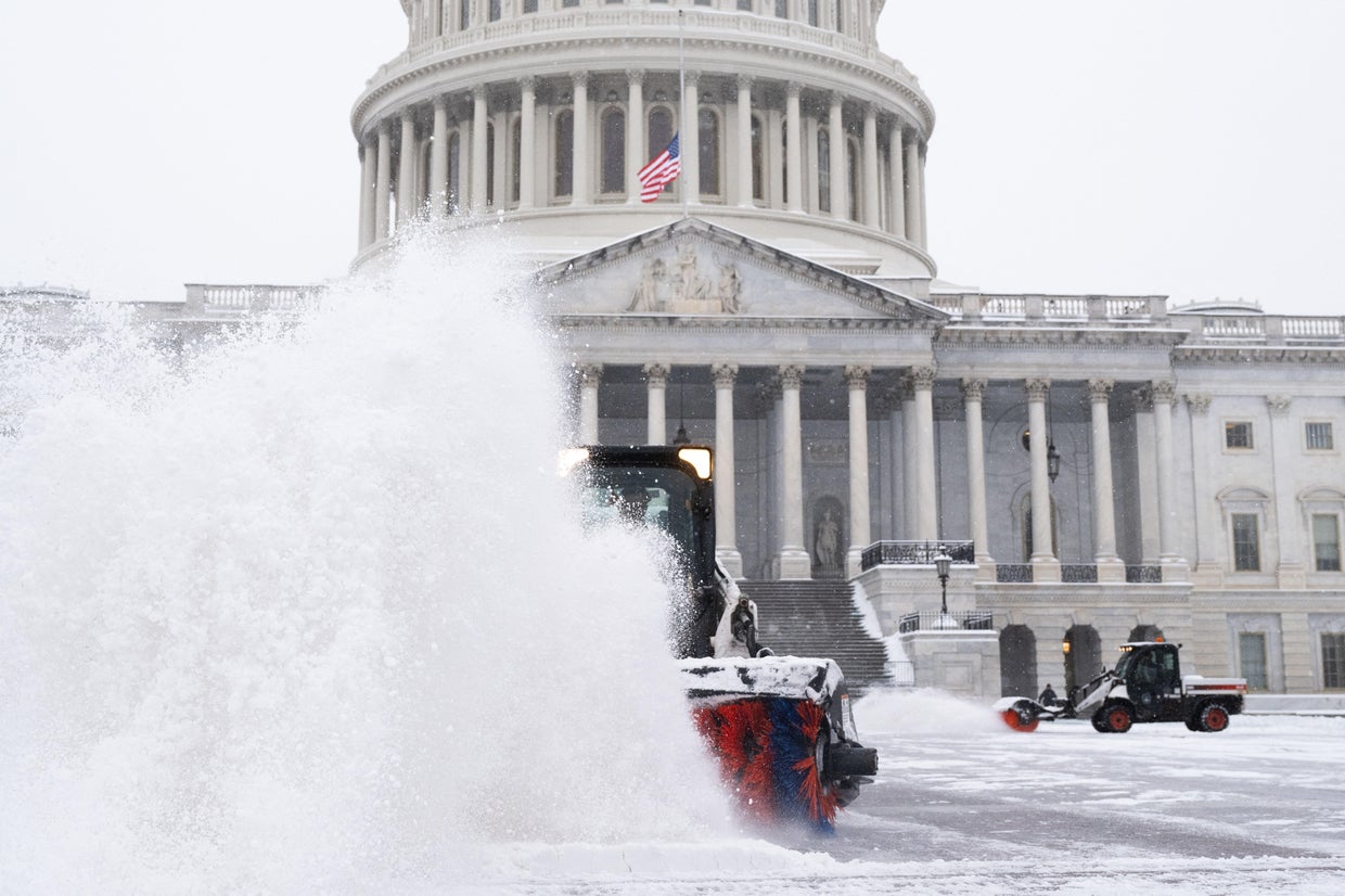 See photos of snow in Washington, D.C., as nation's capital gets over 6 ...