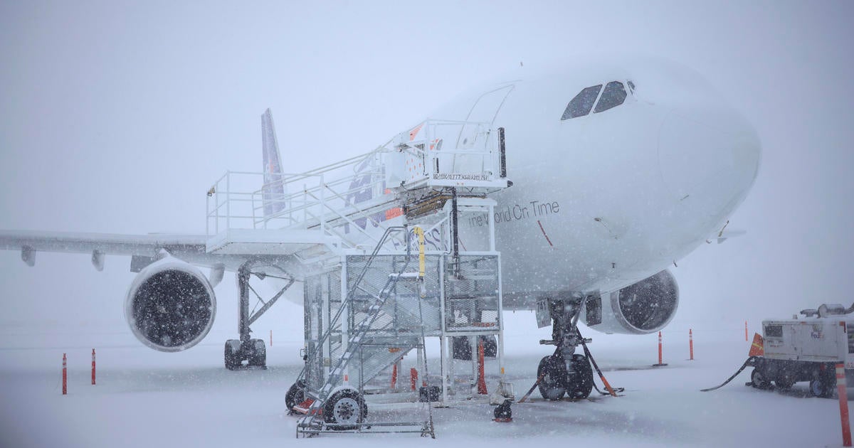 Winter storm causes massive flight and Amtrak train disruptions, snarling U.S. travel