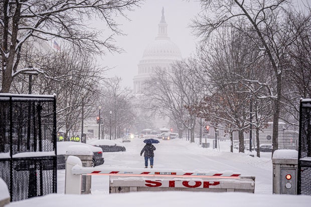 Winter storm brings snow from the Midwest to the East Coast