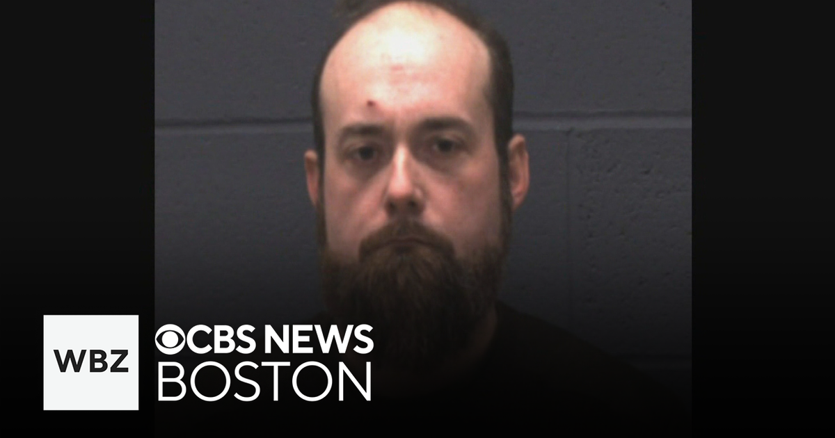 Man accused of exposing himself to teen in Hanover - CBS Boston