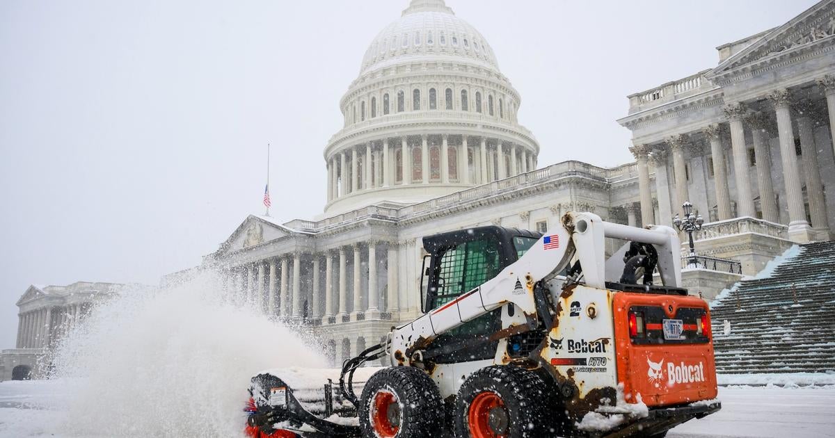 Winter blast turns deadly as U.S. fights frigid temperatures