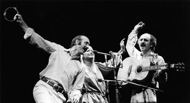 Paul Stookey, left, Mary Travers and Peter Yarrow, who form the folk group Peter, Paul and Mary, perform in Chicago, July 31, 1983.