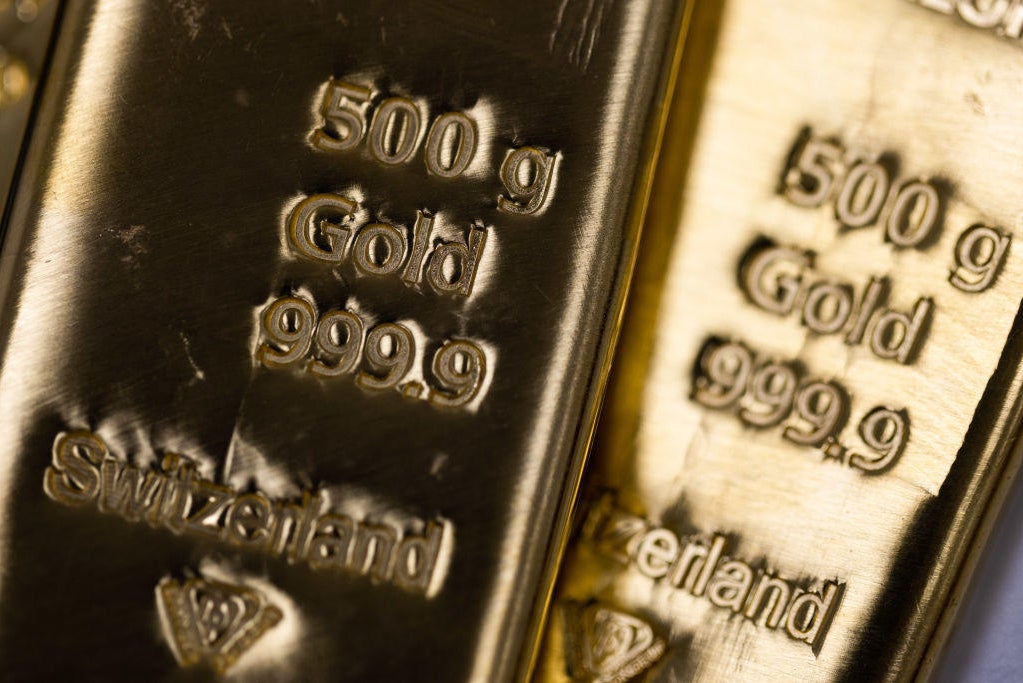 3 signs beginners should invest in gold in 2025 - CBS News
