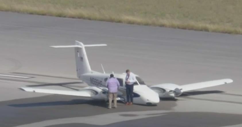 Small plane makes Small plane makes