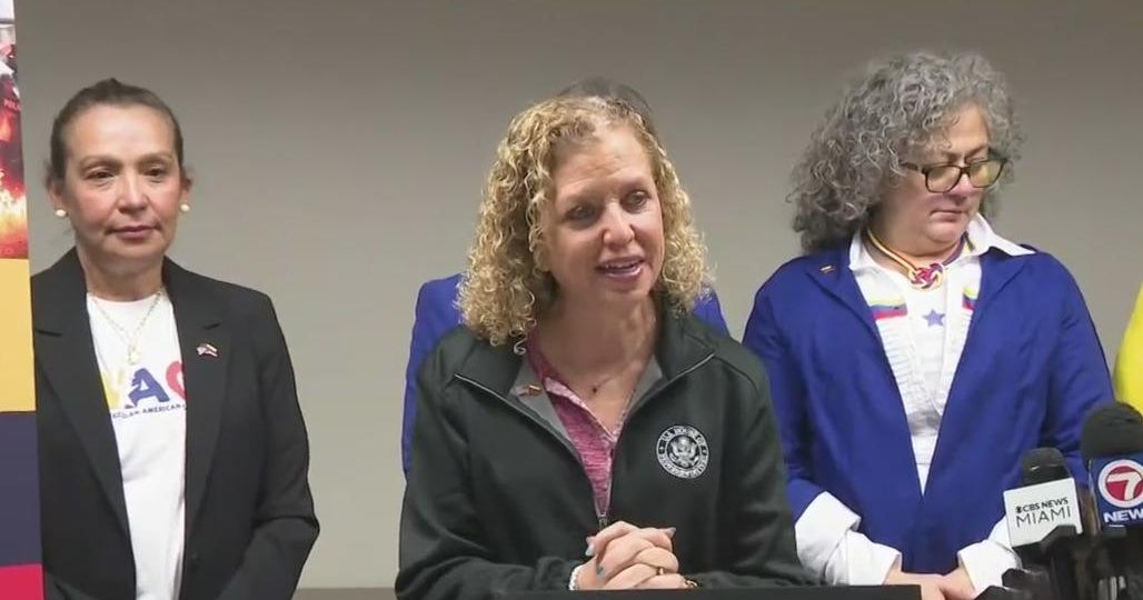 Wasserman Schultz, Salazar introduce measure that would cut Maduro regime funding Wasserman Schultz, Salazar introduce measure that would cut Maduro regime funding