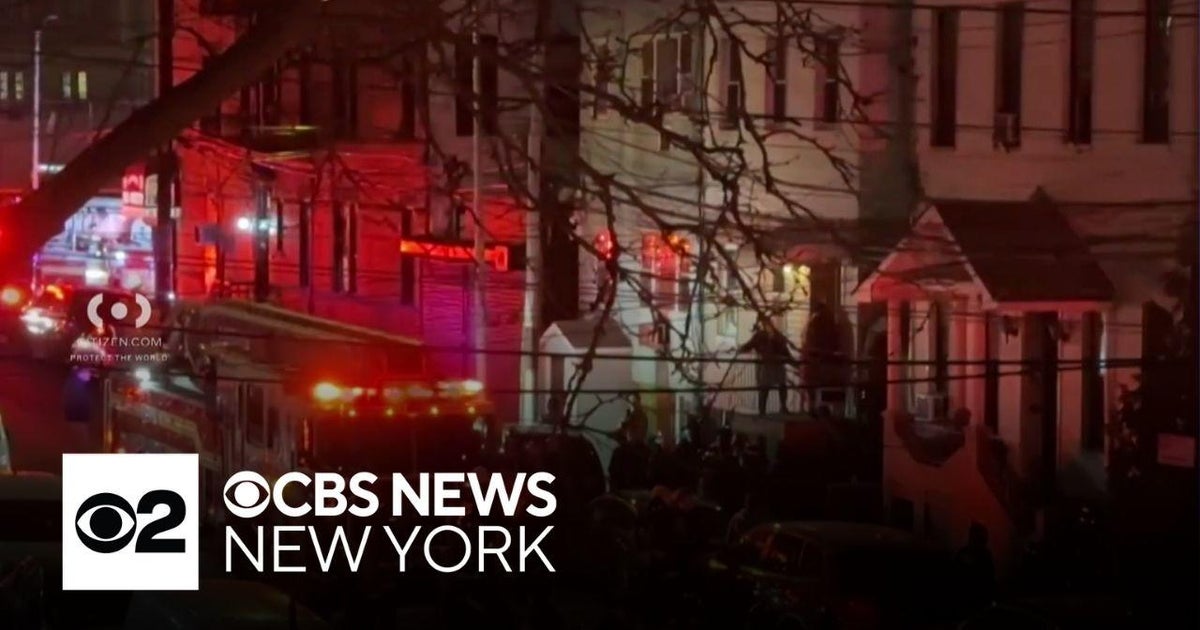 Carbon monoxide incident at Queens home sends 9 to hospital - CBS New York