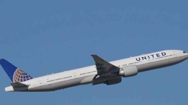 cbsn-fusion-close-call-between-passenger-jets-over-phoenix-airport-thumbnail.jpg