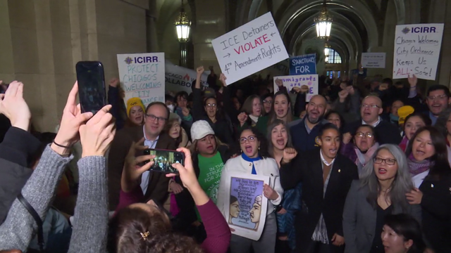 chicago-welcoming-city-ordinance-change-protest.png 