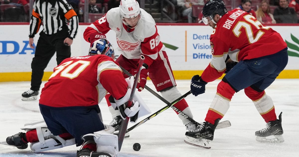 Red Wings roll past Panthers 5-2 Red Wings roll past Panthers 5-2