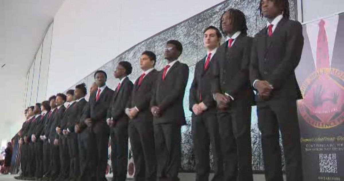 5000 Role Models gives out 45 scholarships to South Florida high school seniors