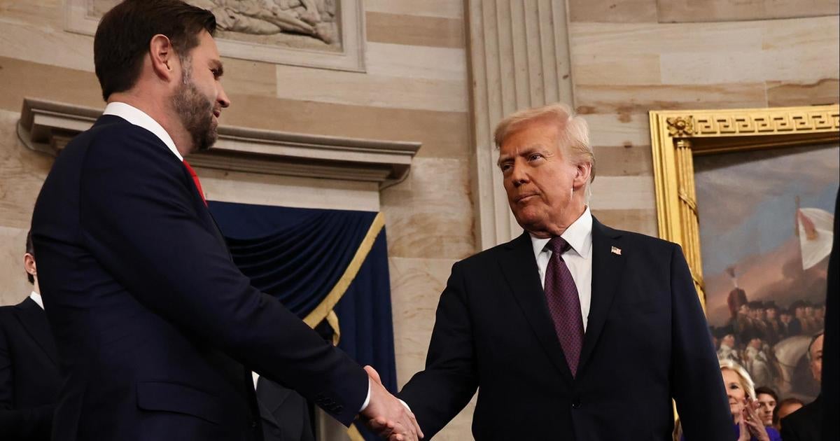 Trump makes entrance at inauguration ceremony