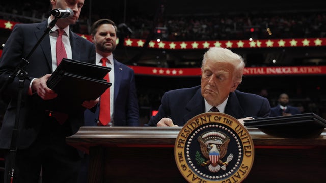 Trump signs order on withdrawing U.S. from the Paris climate agreement again