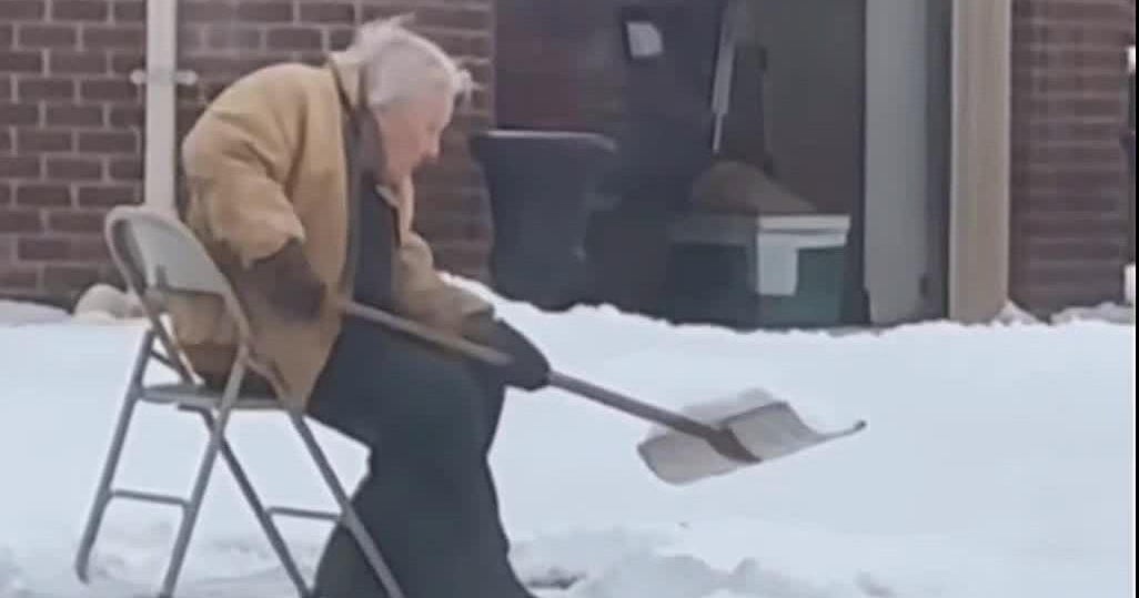 Community supports elderly man shoveling snow CBS Detroit