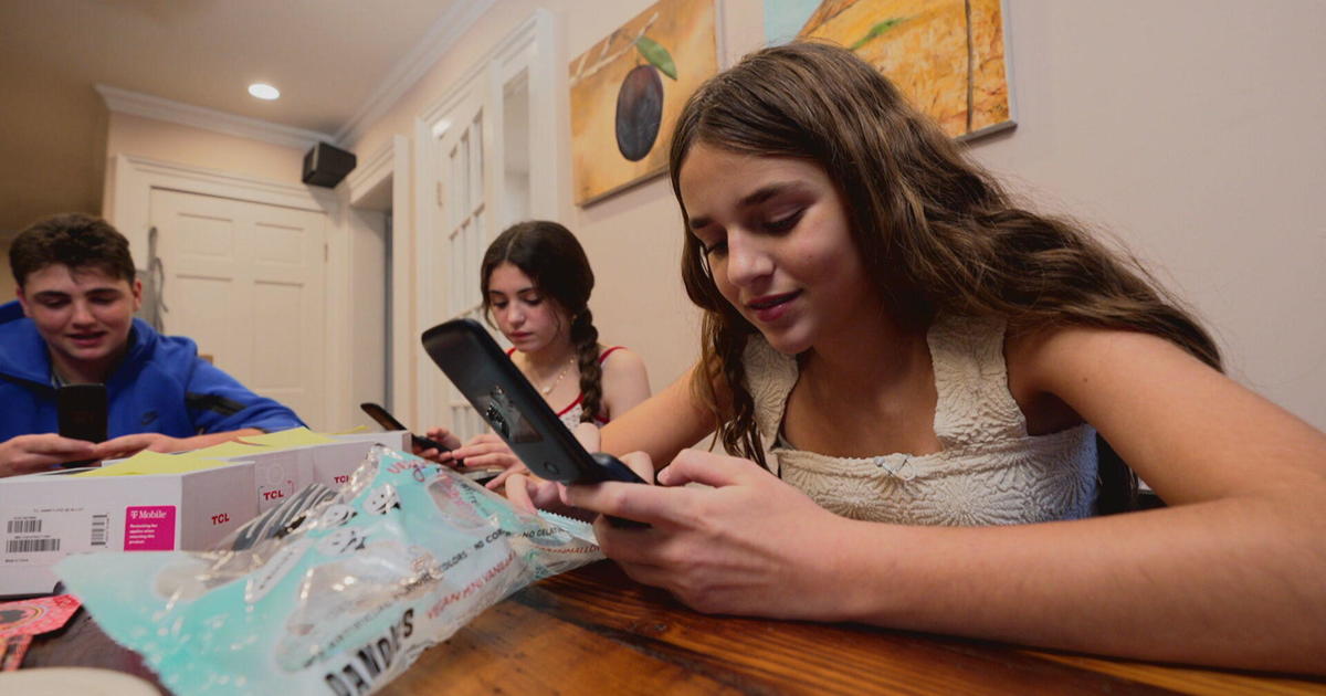 What happened when 4 teens swapped their smartphones for flip phones