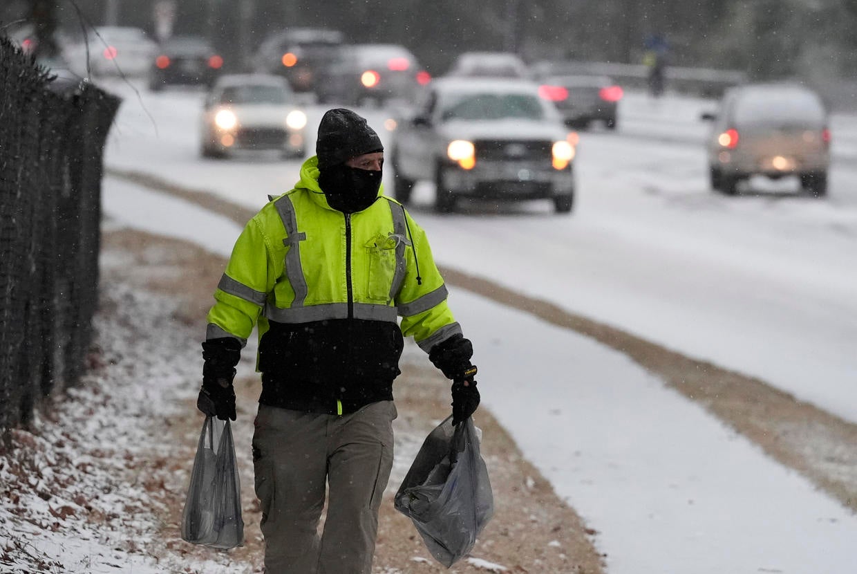 Winter storm, deadly and recordbreaking, sweeps across much of South