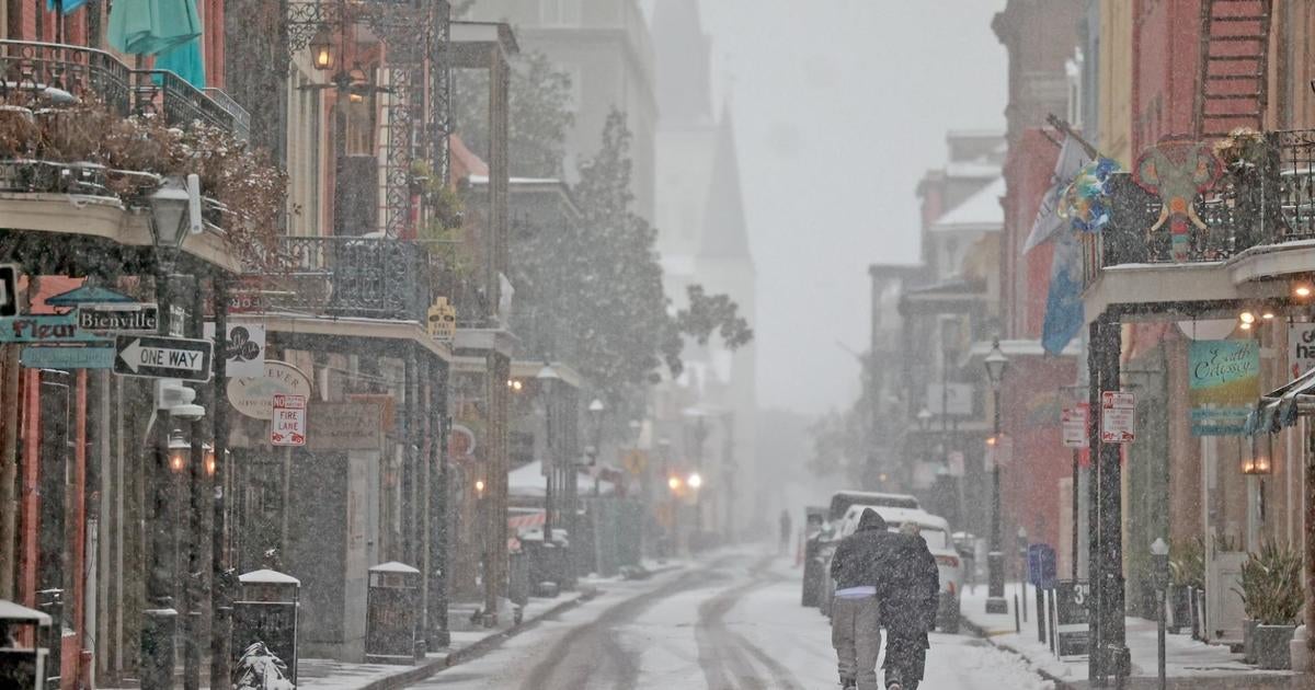 Record-breaking snow triggers flight cancellations, school and business closures in U.S. South