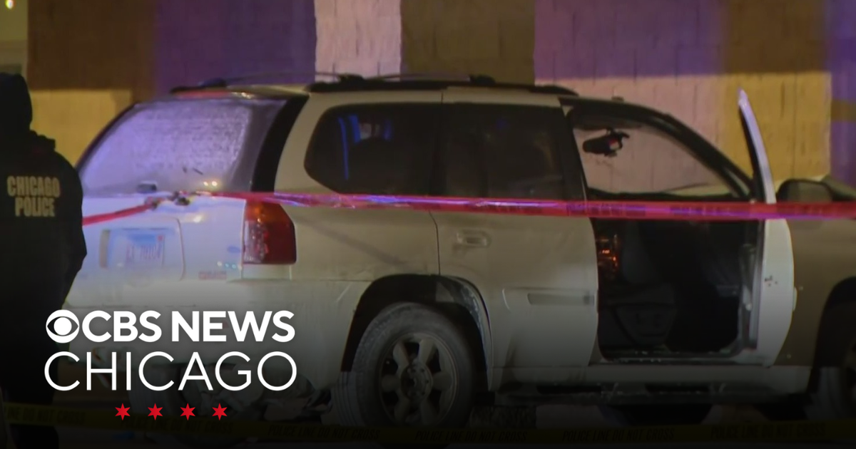 Man found shot to death inside crashed SUV on West Side - CBS Chicago