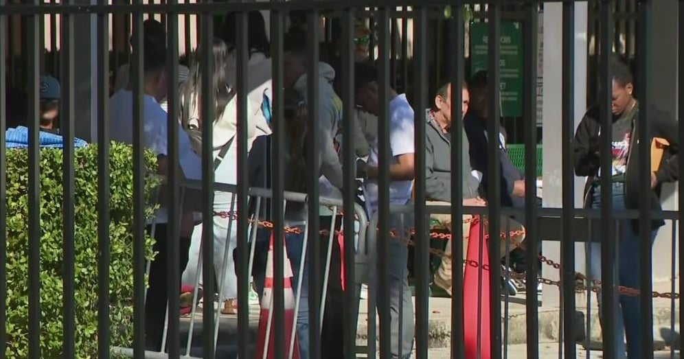 Anxious relatives await word on loved ones outside ICE facility in Miramar Anxious relatives await word on loved ones outside ICE facility in Miramar