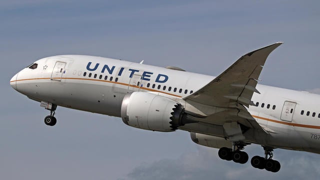 United Boeing 787 taking off from Barcelona airport 