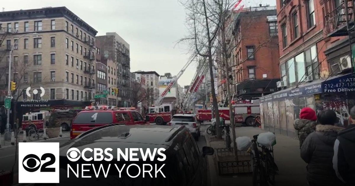 1 dead in East Village apartment fire - CBS New York