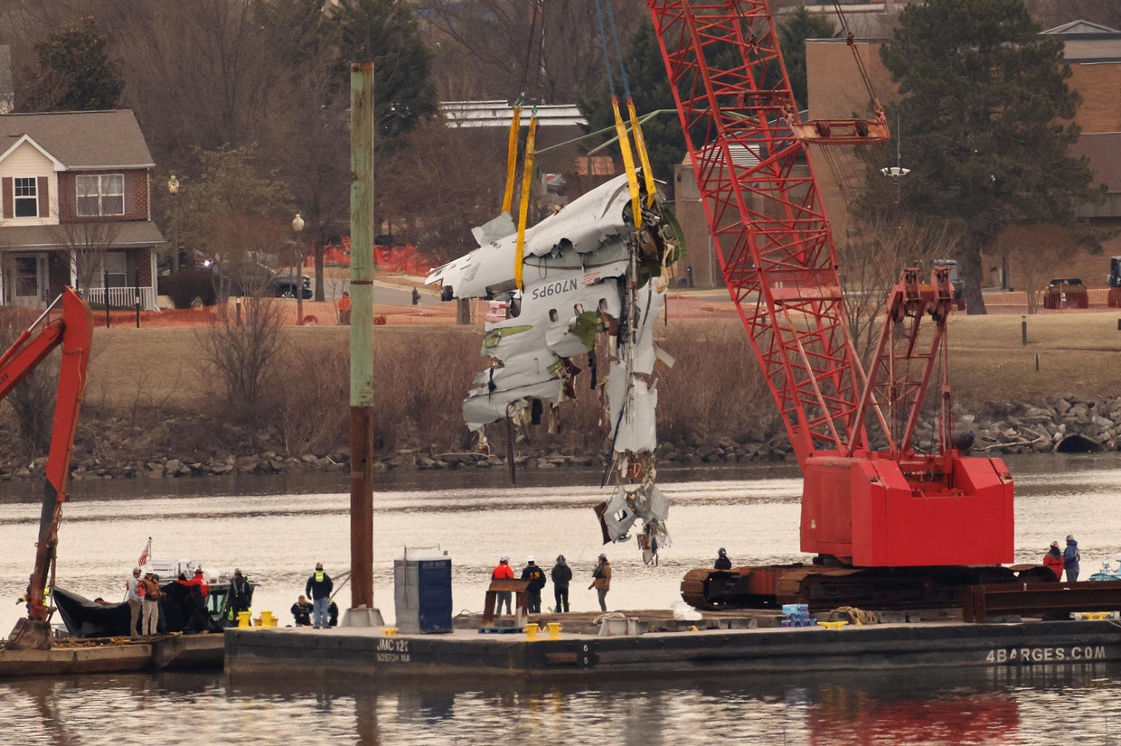 More remains of D.C. plane crash victims recovered from Potomac River ...
