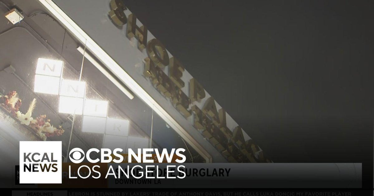 Police search for downtown LA shoe store burglars - CBS Los Angeles