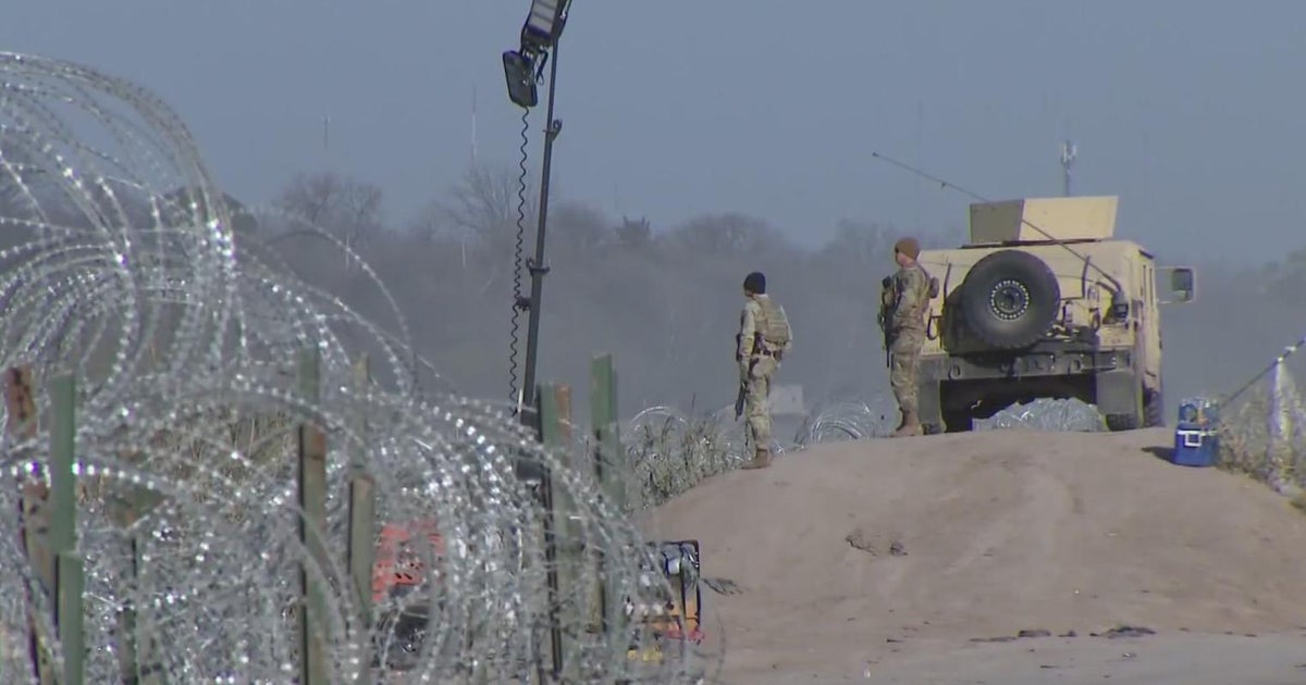 Gov. Abbott meets with Trump, offers help to secure the border - CBS Texas