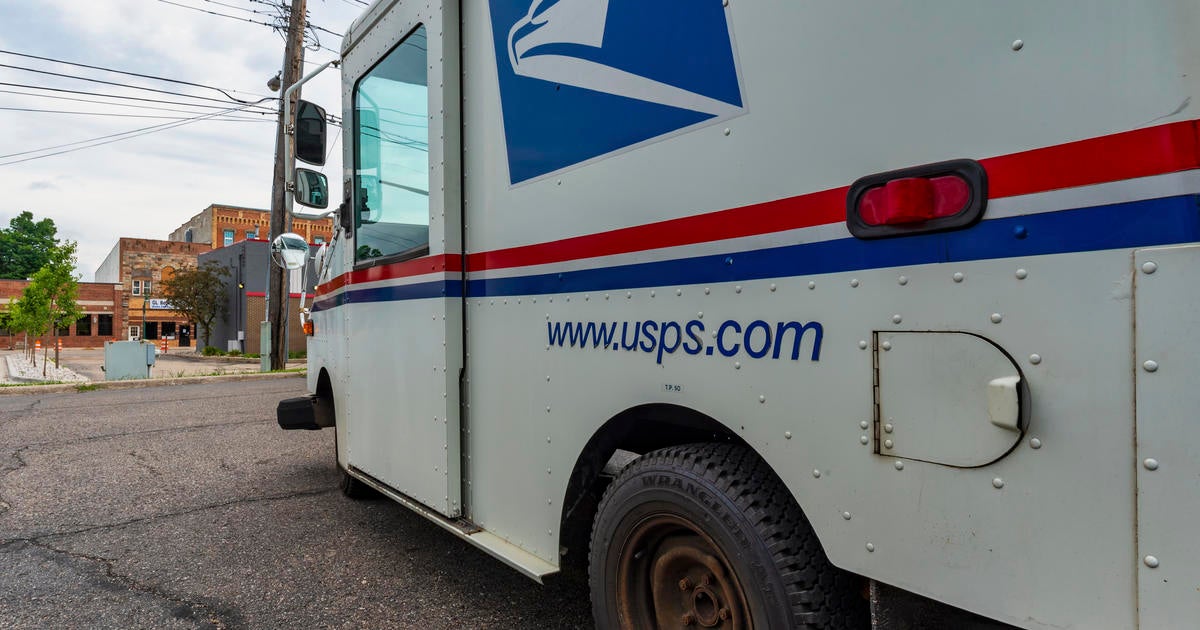 US Postal Service Supervisor Pleads Guilty to $300,000 Mail Theft