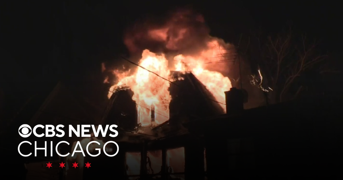 Fire spreads across apartment building and two houses on Chicago's ...