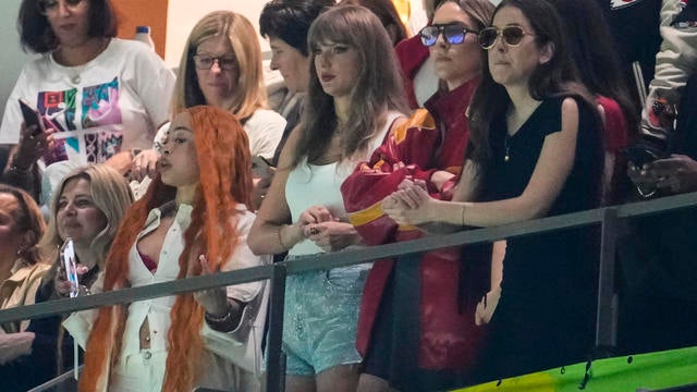 Taylor Swift watches the Super Bowl 