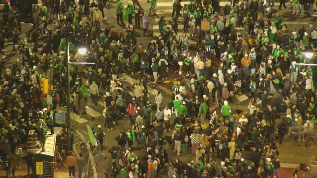 Crowds seen pulling down traffic poles in Center City 