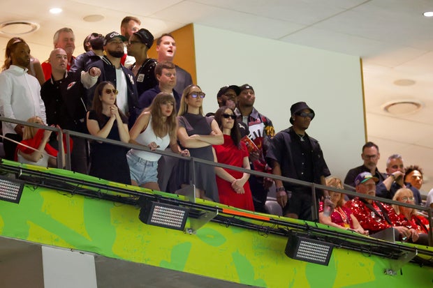 ) Ed Kelce, Ashley Avignone, Alana Haim, Ross Travis, Taylor Swift, Este Haim, Danielle Haim and Donna Kelce attend Super Bowl LIX at Caesars Superdome on Feb. 9, 2025 in New Orleans, Louisiana.