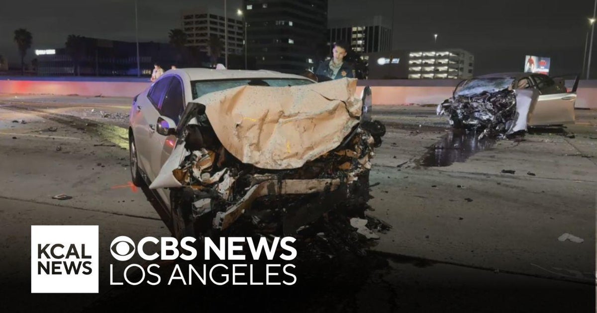 Deadly crash on southbound 405 Freeway in Encino blocks all lanes - CBS ...