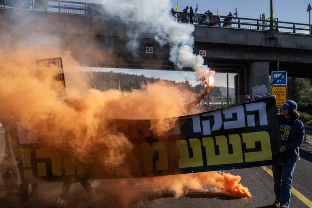 Demonstration in Tel Aviv demanding continuation of hostage swap 