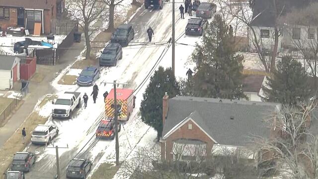 Court employee shot while carrying out eviction in Detroit; suspect taken into police custody 