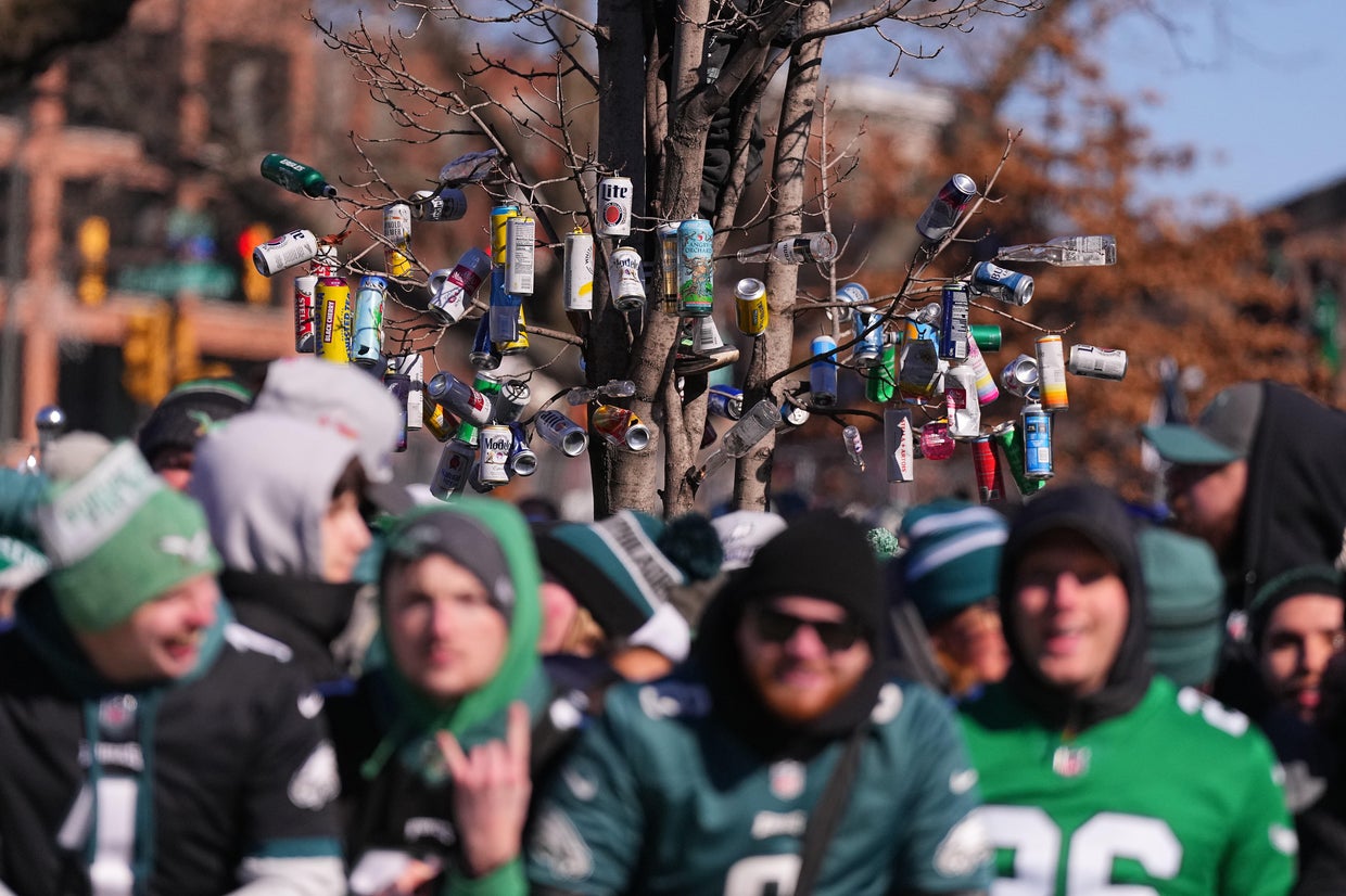 Photos show Eagles Super Bowl 2025 parade in Philadelphia - CBS ...