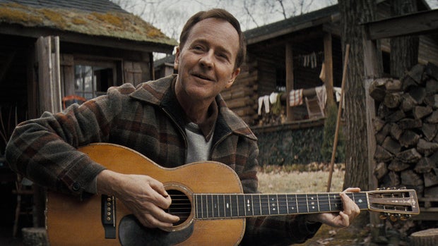 a-complete-unknown-edward-norton-as-pete-seeger-searchlight-pictures.jpg