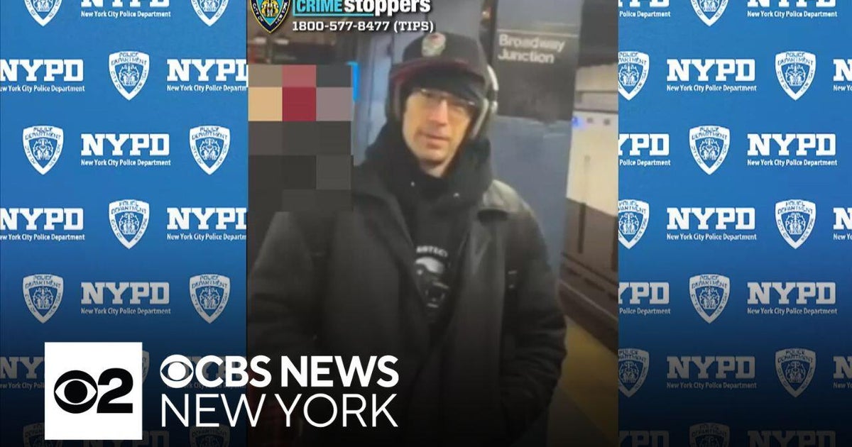 18-year-old stabbed, beaten on subway in Brooklyn - CBS New York