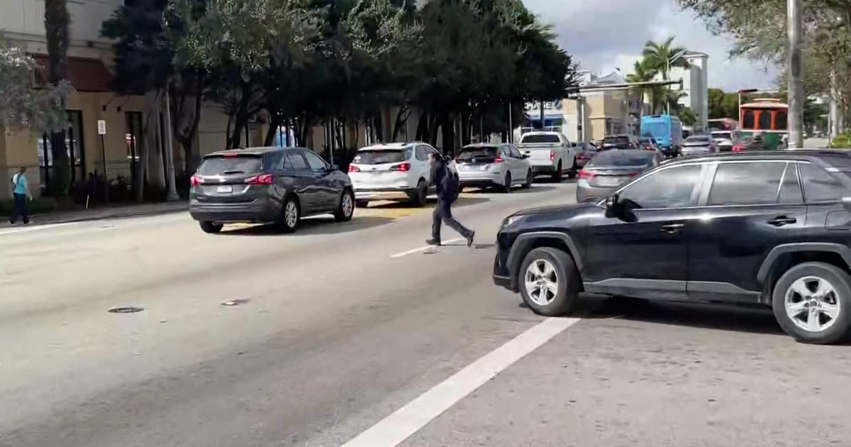 Miami police crack down on jaywalking to prevent deadly accidents Miami police crack down on jaywalking to prevent deadly accidents