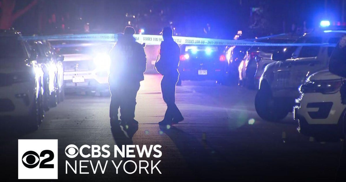 NYPD officer shoots individual outside Queens police precinct - CBS New ...