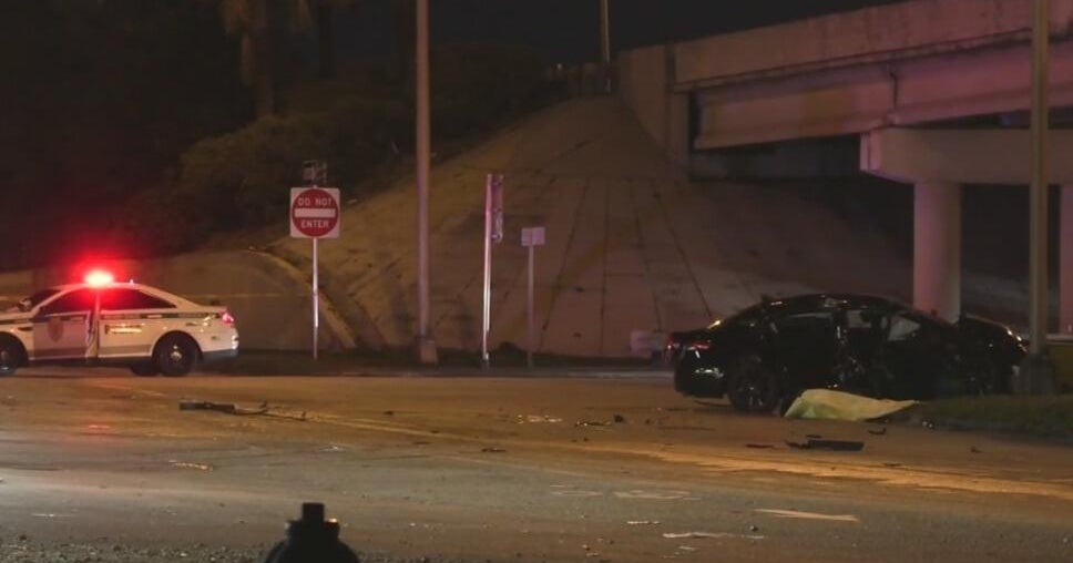 2 Miami-Dade detectives injured in Miami Gardens crash 2 Miami-Dade detectives injured in Miami Gardens crash